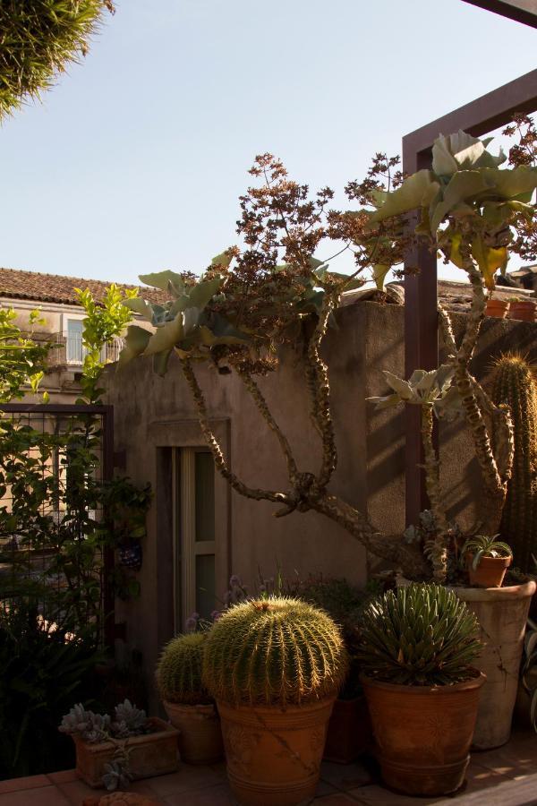 Tre Vie Apartment Con Terrazzo Giardino Pensile Catania Exterior photo